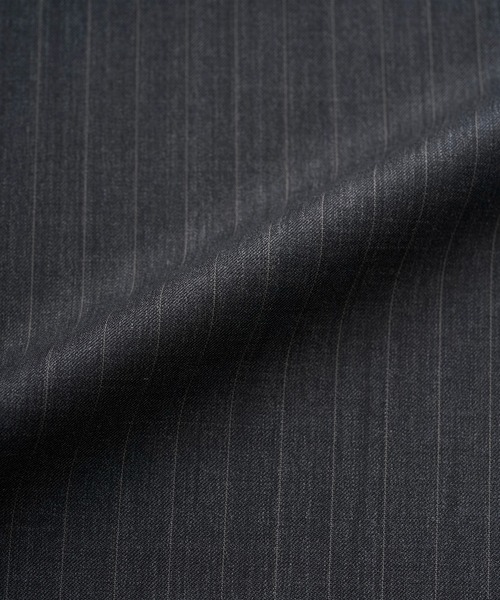 Juha(ユハ)の「2TUCK WIDE PINSTRIPE PANTS(スラックス・メンズ・チャコールグレー/ネイビー・2/3/4)」の12枚目の写真