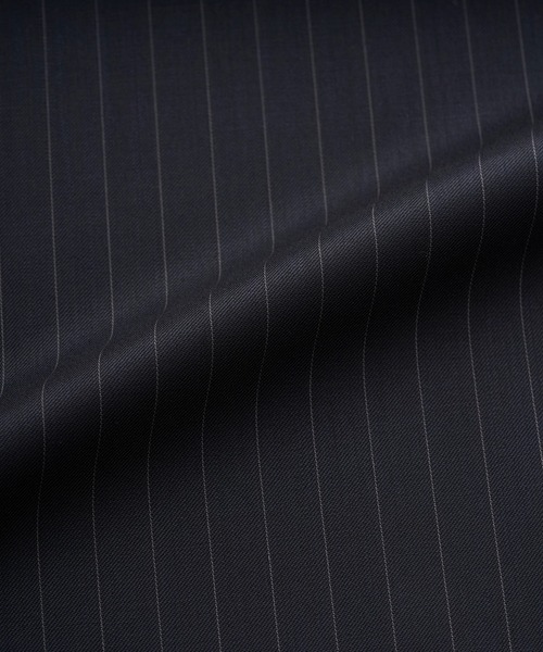 Juha(ユハ)の「2TUCK WIDE PINSTRIPE PANTS(スラックス・メンズ・チャコールグレー/ネイビー・2/3/4)」の13枚目の写真
