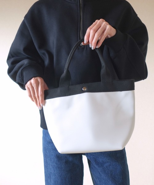Tomieco(トミエコ)の「【人気商品新色追加】人気のトートバッグにNEWカラー オンでもオフでも使えるから嬉しい(トートバッグ・レディース・ホワイト/ブラック/グレー/シルバー/ベージュ系その他/レオパード/ゼブラ・FREE)」の1枚目の写真