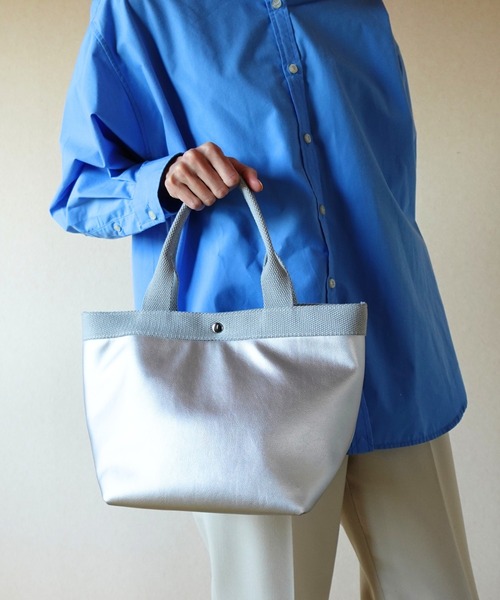 Tomieco(トミエコ)の「【人気商品新色追加】人気のトートバッグにNEWカラー オンでもオフでも使えるから嬉しい(トートバッグ・レディース・ホワイト/ブラック/グレー/シルバー/ベージュ系その他/レオパード/ゼブラ・FREE)」の5枚目の写真