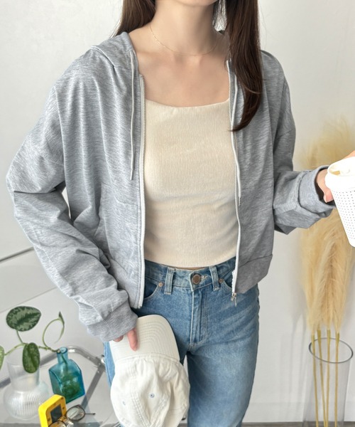 Amulet（アミュレット）の「シンプルに着回し自在な一枚　ショート丈ジップパーカー（パーカー・レディース・ブラック/グレー・L/M/S）」の2枚目の写真