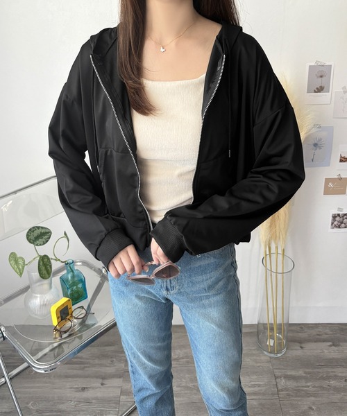 Amulet（アミュレット）の「シンプルに着回し自在な一枚　ショート丈ジップパーカー（パーカー・レディース・ブラック/グレー・L/M/S）」の22枚目の写真