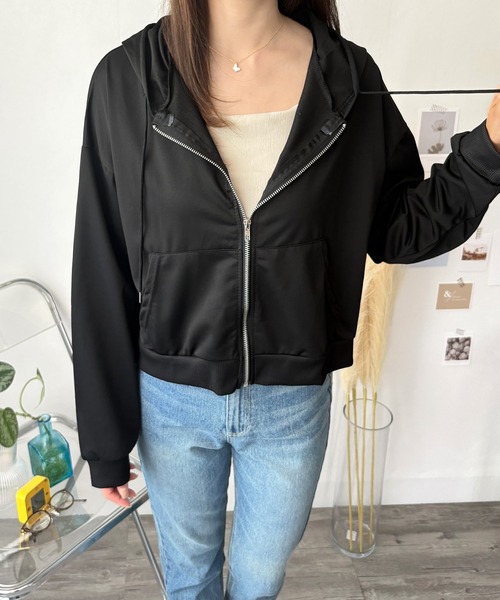 Amulet（アミュレット）の「シンプルに着回し自在な一枚　ショート丈ジップパーカー（パーカー・レディース・ブラック/グレー・L/M/S）」の16枚目の写真