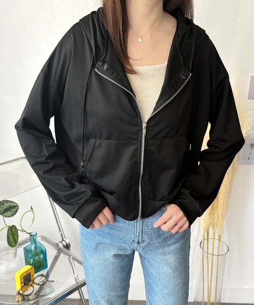 Amulet（アミュレット）の「シンプルに着回し自在な一枚　ショート丈ジップパーカー（パーカー・レディース・ブラック/グレー・L/M/S）」の17枚目の写真