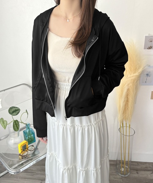 Amulet（アミュレット）の「シンプルに着回し自在な一枚　ショート丈ジップパーカー（パーカー・レディース・ブラック/グレー・L/M/S）」の11枚目の写真