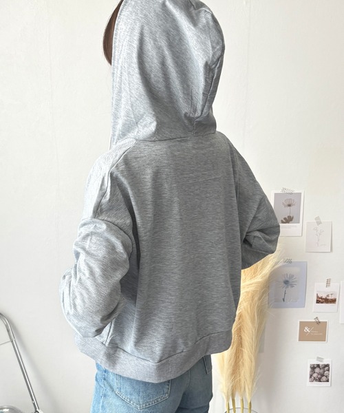 Amulet（アミュレット）の「シンプルに着回し自在な一枚　ショート丈ジップパーカー（パーカー・レディース・ブラック/グレー・L/M/S）」の9枚目の写真