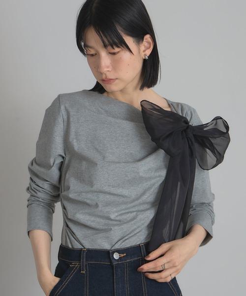 &. NOSTALGIA(アンドドットノスタルジア)の「ビッグリボンドレープTシャツ(Tシャツ/カットソー・レディース・グレー/ブラック/オフホワイト・M)」の1枚目の写真