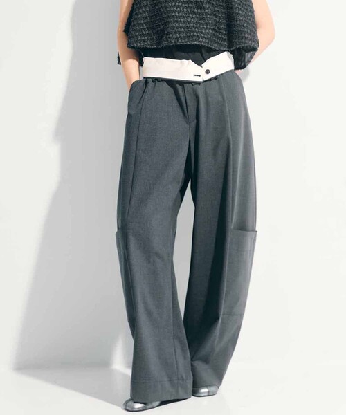 STUDIOUS（ステュディオス）の「【STUDIOUS/ステュディオス】Soft Barrel Leg Cargo Trousers/ソフトバレルレッグカーゴパンツ/スラックス/美脚パンツ/通勤パンツ/トレンドパンツ（スラックス・レディース・ライトグレー/ダークグレー/ストライプ/ブラウン/ブラック・1/2）」の3枚目の写真