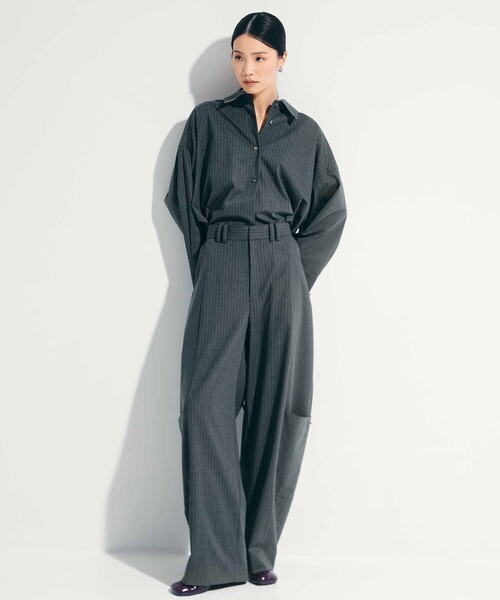 STUDIOUS（ステュディオス）の「【STUDIOUS/ステュディオス】Soft Barrel Leg Cargo Trousers/ソフトバレルレッグカーゴパンツ/スラックス/美脚パンツ/通勤パンツ/トレンドパンツ（スラックス・レディース・ライトグレー/ダークグレー/ストライプ/ブラウン/ブラック・1/2）」の11枚目の写真