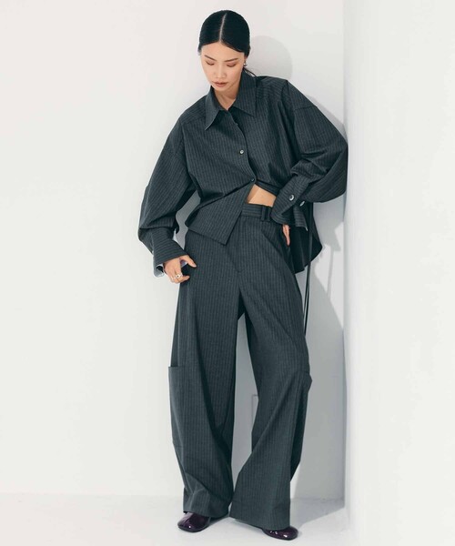 STUDIOUS（ステュディオス）の「【STUDIOUS/ステュディオス】Soft Barrel Leg Cargo Trousers/ソフトバレルレッグカーゴパンツ/スラックス/美脚パンツ/通勤パンツ/トレンドパンツ（スラックス・レディース・ライトグレー/ダークグレー/ストライプ/ブラウン/ブラック・1/2）」の9枚目の写真