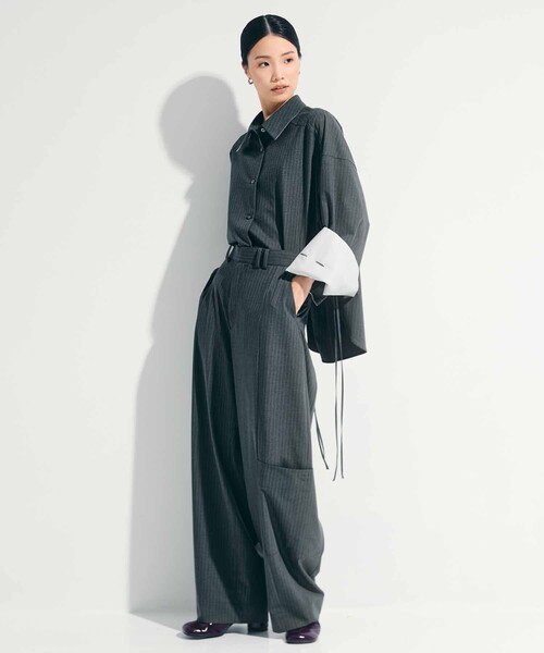 STUDIOUS（ステュディオス）の「【STUDIOUS/ステュディオス】Soft Barrel Leg Cargo Trousers/ソフトバレルレッグカーゴパンツ/スラックス/美脚パンツ/通勤パンツ/トレンドパンツ（スラックス・レディース・ライトグレー/ダークグレー/ストライプ/ブラウン/ブラック・1/2）」の7枚目の写真