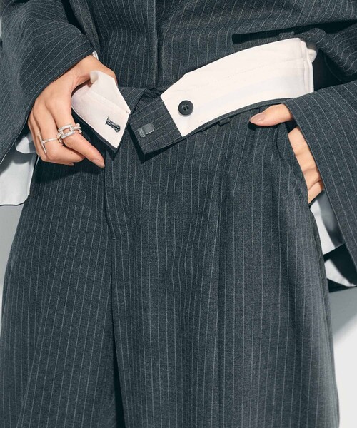 STUDIOUS（ステュディオス）の「【STUDIOUS/ステュディオス】Soft Barrel Leg Cargo Trousers/ソフトバレルレッグカーゴパンツ/スラックス/美脚パンツ/通勤パンツ/トレンドパンツ（スラックス・レディース・ライトグレー/ダークグレー/ストライプ/ブラウン/ブラック・1/2）」の20枚目の写真