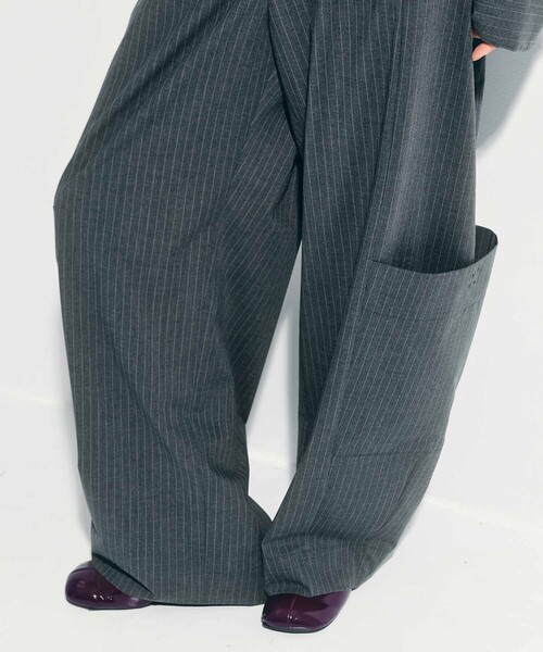 STUDIOUS（ステュディオス）の「【STUDIOUS/ステュディオス】Soft Barrel Leg Cargo Trousers/ソフトバレルレッグカーゴパンツ/スラックス/美脚パンツ/通勤パンツ/トレンドパンツ（スラックス・レディース・ライトグレー/ダークグレー/ストライプ/ブラウン/ブラック・1/2）」の19枚目の写真