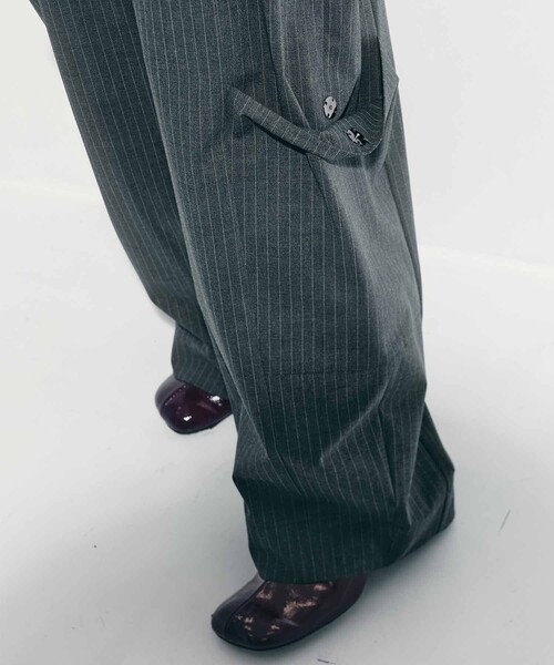 STUDIOUS（ステュディオス）の「【STUDIOUS/ステュディオス】Soft Barrel Leg Cargo Trousers/ソフトバレルレッグカーゴパンツ/スラックス/美脚パンツ/通勤パンツ/トレンドパンツ（スラックス・レディース・ライトグレー/ダークグレー/ストライプ/ブラウン/ブラック・1/2）」の17枚目の写真