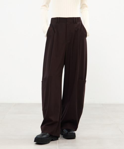STUDIOUS（ステュディオス）の「【STUDIOUS/ステュディオス】Soft Barrel Leg Cargo Trousers/ソフトバレルレッグカーゴパンツ/スラックス/美脚パンツ/通勤パンツ/トレンドパンツ（スラックス・レディース・ライトグレー/ダークグレー/ストライプ/ブラウン/ブラック・1/2）」の4枚目の写真
