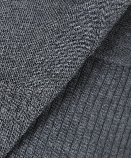 VERMEIL par iena（ヴェルメイユパーイエナ）の「wool knit Vneck カーディガン（カーディガン/ボレロ・レディース・ブラック/グレー・FREE）」の4枚目の写真