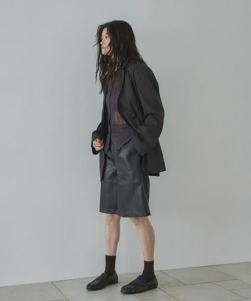 feepur(フェピュール)の「フェイクレザーバミューダパンツ(その他パンツ・レディース・ブラック・MEDIUM)」の2枚目の写真