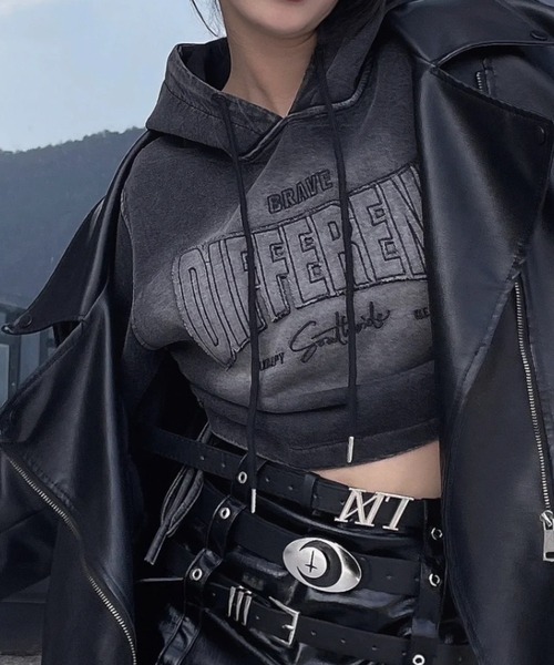 DIAVEL(ディアベル)の「【5色展開】韓国風Y2Kクロップドパーカー/両側ドローストリング&ウォッシュ加工(パーカー・レディース・ブラック/ダークグレー/ホワイト系その他2/ピンク/グレー系その他3・M)」の7枚目の写真