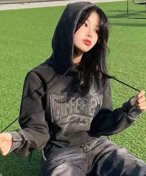 DIAVEL(ディアベル)の「【5色展開】韓国風Y2Kクロップドパーカー/両側ドローストリング&ウォッシュ加工(パーカー・レディース・ブラック/ダークグレー/ホワイト系その他2/ピンク/グレー系その他3・M)」の10枚目の写真