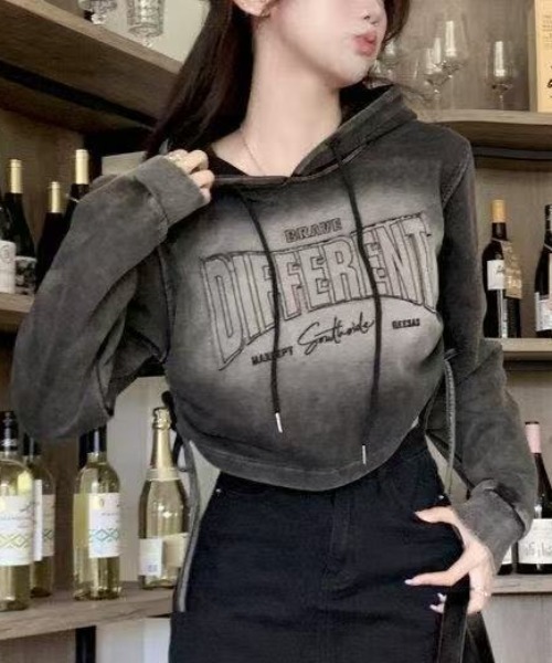 DIAVEL(ディアベル)の「【5色展開】韓国風Y2Kクロップドパーカー/両側ドローストリング&ウォッシュ加工(パーカー・レディース・ブラック/ダークグレー/ホワイト系その他2/ピンク/グレー系その他3・M)」の12枚目の写真