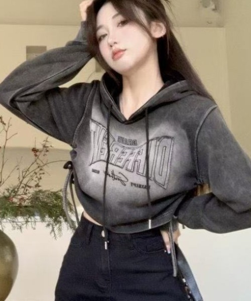 DIAVEL(ディアベル)の「【5色展開】韓国風Y2Kクロップドパーカー/両側ドローストリング&ウォッシュ加工(パーカー・レディース・ブラック/ダークグレー/ホワイト系その他2/ピンク/グレー系その他3・M)」の13枚目の写真