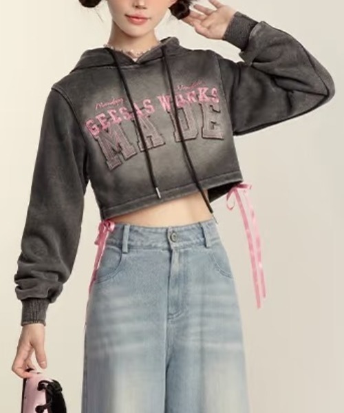 DIAVEL(ディアベル)の「【5色展開】韓国風Y2Kクロップドパーカー/両側ドローストリング&ウォッシュ加工(パーカー・レディース・ブラック/ダークグレー/ホワイト系その他2/ピンク/グレー系その他3・M)」の14枚目の写真