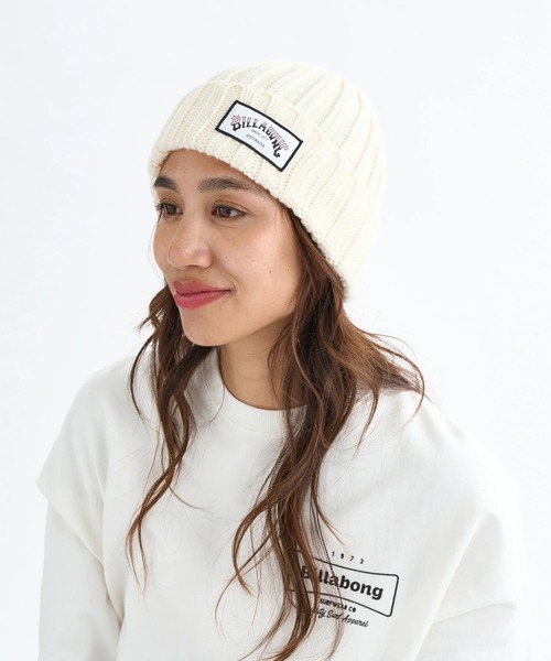 BILLABONG（ビラボン）の「BILLABONG レディース LOW GG BEANIE ビーニー 【2025年秋冬モデル】 @autumn /ビラボンロゴタグワンポイントローゲージニット帽・ビーニー（ニットキャップ/ビーニー・レディース・グレー/バーガンディー/ネイビー/オフホワイト/ブラック・FREE）」の2枚目の写真