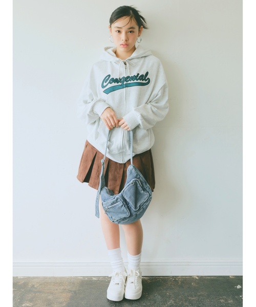 LOVETOXIC(ラブトキシック)の「アップリルーズZIPパーカ(パーカー・キッズ・ブラック/ネイビー/ホワイト系その他・L:160cm/M:150cm/S:140cm/130cm)」の4枚目の写真