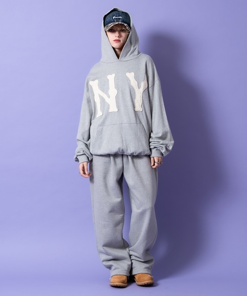 a.p.o.v.(エーピーオービー)の「a.p.o.v. ビッグNYワッペンパッチングオーバーサイズプルオーバーパーカー(パーカー・メンズ・ブラック/グレー・ONESIZE)」の4枚目の写真