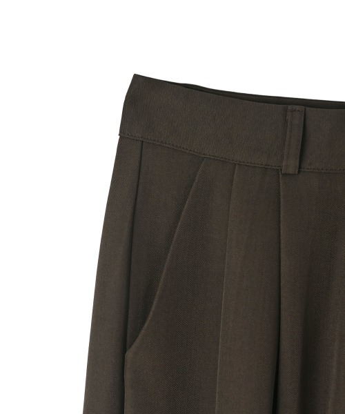 marjour（マージュール）の「NUANCE BROWN WIDE TUCKPANTS（その他パンツ・レディース・ブラウン・M）」の5枚目の写真