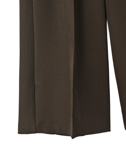 marjour（マージュール）の「NUANCE BROWN WIDE TUCKPANTS（その他パンツ・レディース・ブラウン・M）」の3枚目の写真