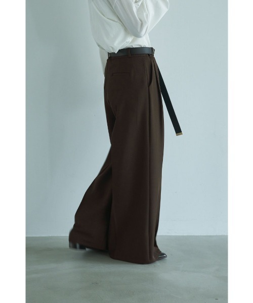 marjour（マージュール）の「NUANCE BROWN WIDE TUCKPANTS（その他パンツ・レディース・ブラウン・M）」の13枚目の写真