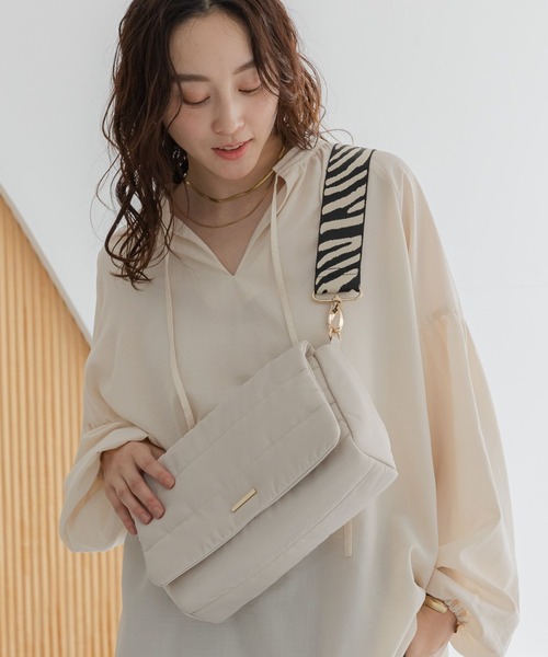 Elura（エルーラ）の「キルティング撥水ショルダー/601061（ショルダーバッグ・レディース・ブラウン/ベージュ系その他/ブラック・FREE）」の3枚目の写真