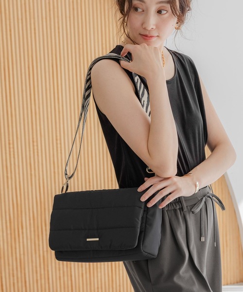 Elura（エルーラ）の「キルティング撥水ショルダー/601061（ショルダーバッグ・レディース・ブラウン/ベージュ系その他/ブラック・FREE）」の7枚目の写真