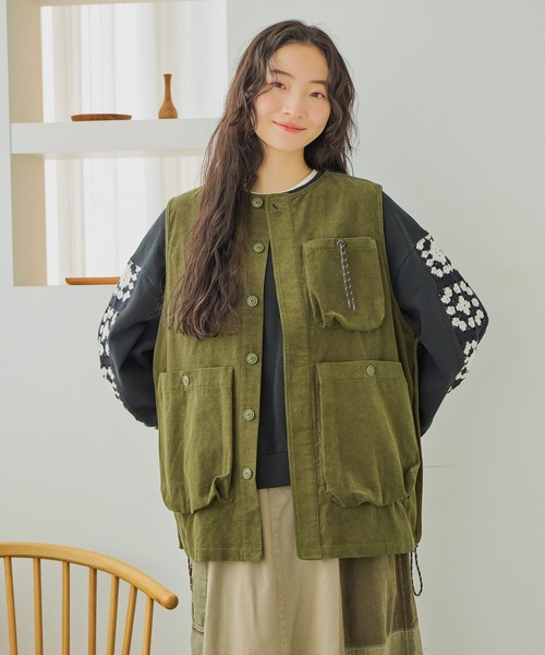 niko and...（ニコアンド）の「ボーイズシルエットポケベスト2（ベスト・レディース・ブラウン/カーキ/アイボリー/チャコール・FREE）」の14枚目の写真