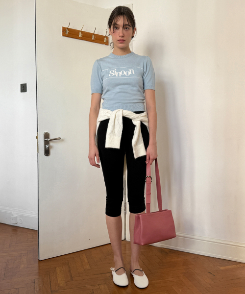 SINOON(シヌーン)の「Sinoon Logo Half Knit (Sky Blue)(ニット/セーター・レディース・スカイブルー・FREE)」の2枚目の写真