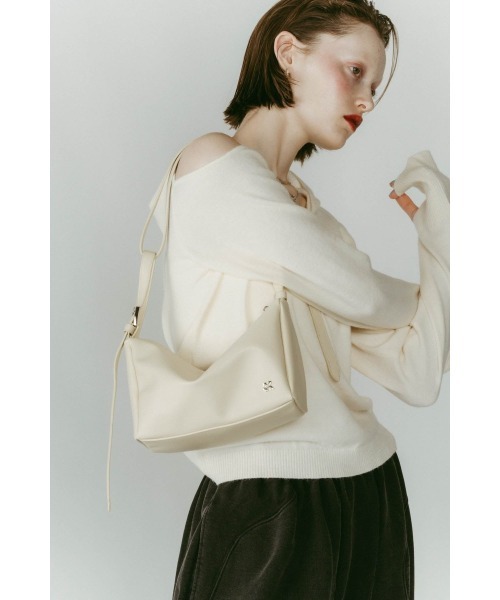 Knuth Marf(クヌースマーフ)の「ring-handle bag(ハンドバッグ・レディース・ブラック/アイボリー・ONE SIZE)」の4枚目の写真