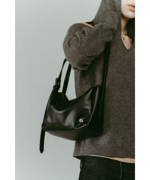 Knuth Marf(クヌースマーフ)の「ring-handle bag(ハンドバッグ・レディース・ブラック/アイボリー・ONE SIZE)」の7枚目の写真
