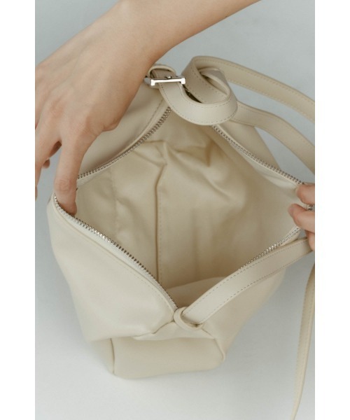 Knuth Marf(クヌースマーフ)の「ring-handle bag(ハンドバッグ・レディース・ブラック/アイボリー・ONE SIZE)」の11枚目の写真