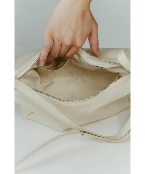 Knuth Marf(クヌースマーフ)の「ring-handle bag(ハンドバッグ・レディース・ブラック/アイボリー・ONE SIZE)」の12枚目の写真