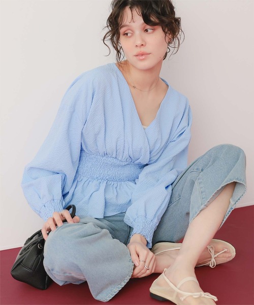 titivate(ティティベイト)の「カシュクールペプラムショートトップス(Tシャツ/カットソー・レディース・ブラック/ライトブルー/オフホワイト/ダークブラウン・L/M)」の4枚目の写真
