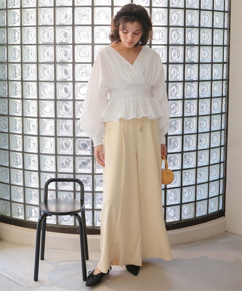 titivate(ティティベイト)の「カシュクールペプラムショートトップス(Tシャツ/カットソー・レディース・ブラック/ライトブルー/オフホワイト/ダークブラウン・L/M)」の9枚目の写真