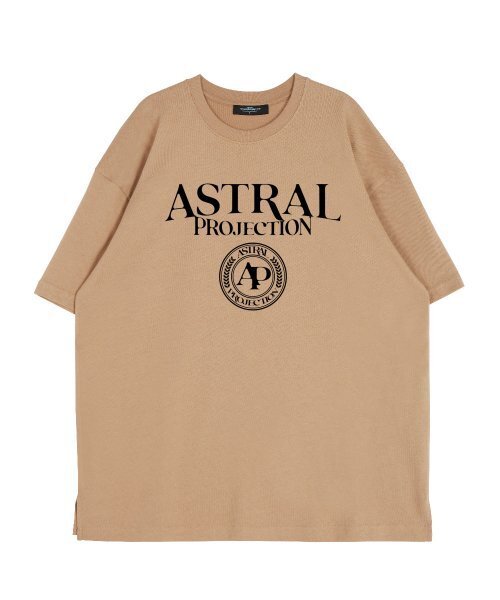 ASTRAL PROJECTION（アストラルプロジェクション）の「レタリングロゴエンブレムラウンドネック15番手綿半袖Tシャツ_ベージュ（Tシャツ/カットソー・メンズ・その他・LARGE/MEDIUM/X-LARGE）」の2枚目の写真