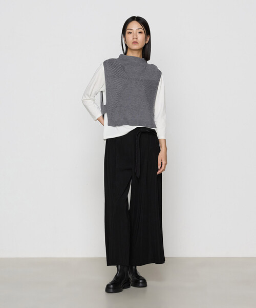 Gabardine K.T(ギャバジンケーティー)の「〔 +サイズ 〕 ポンチ ワンタックプルオーバー(Tシャツ/カットソー・レディース・ブラック/オフホワイト・13号)」の3枚目の写真