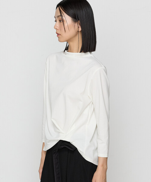 Gabardine K.T(ギャバジンケーティー)の「〔 +サイズ 〕 ポンチ ワンタックプルオーバー(Tシャツ/カットソー・レディース・ブラック/オフホワイト・13号)」の4枚目の写真
