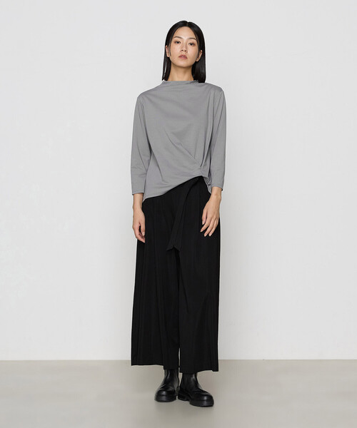 Gabardine K.T(ギャバジンケーティー)の「〔 +サイズ 〕 ポンチ ワンタックプルオーバー(Tシャツ/カットソー・レディース・ブラック/オフホワイト・13号)」の5枚目の写真