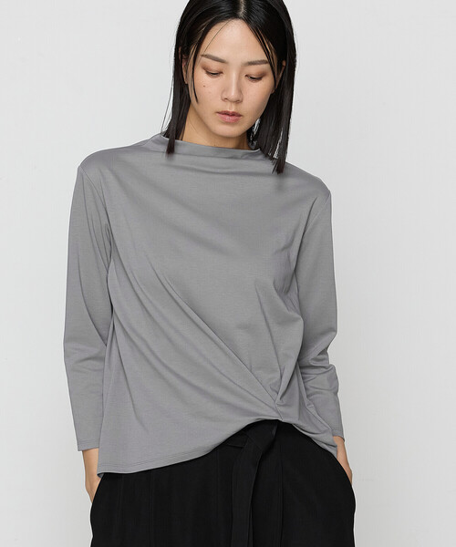 Gabardine K.T(ギャバジンケーティー)の「〔 +サイズ 〕 ポンチ ワンタックプルオーバー(Tシャツ/カットソー・レディース・ブラック/オフホワイト・13号)」の6枚目の写真