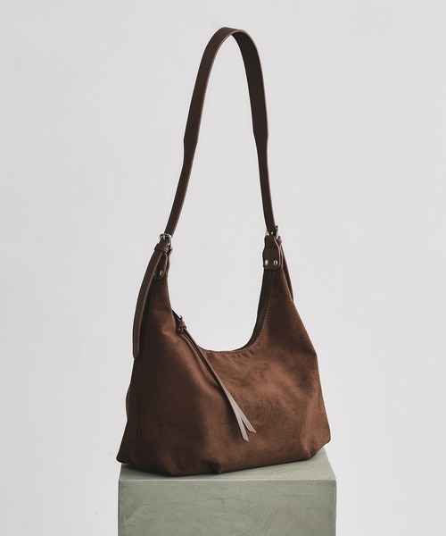 SELLE GLANT（セレグランテ）の「SUEDE LIKE DESIGN SHOULDER BAG / スエードライクデザインショルダーバッグ（ショルダーバッグ・メンズ・ダークブラウン/ベージュ/ネイビー/ブラック・FREE）」の2枚目の写真