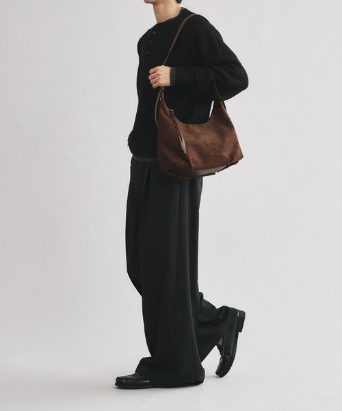 SELLE GLANT（セレグランテ）の「SUEDE LIKE DESIGN SHOULDER BAG / スエードライクデザインショルダーバッグ（ショルダーバッグ・メンズ・ダークブラウン/ベージュ/ネイビー/ブラック・FREE）」の7枚目の写真