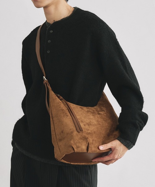 SELLE GLANT（セレグランテ）の「SUEDE LIKE DESIGN SHOULDER BAG / スエードライクデザインショルダーバッグ（ショルダーバッグ・メンズ・ダークブラウン/ベージュ/ネイビー/ブラック・FREE）」の10枚目の写真